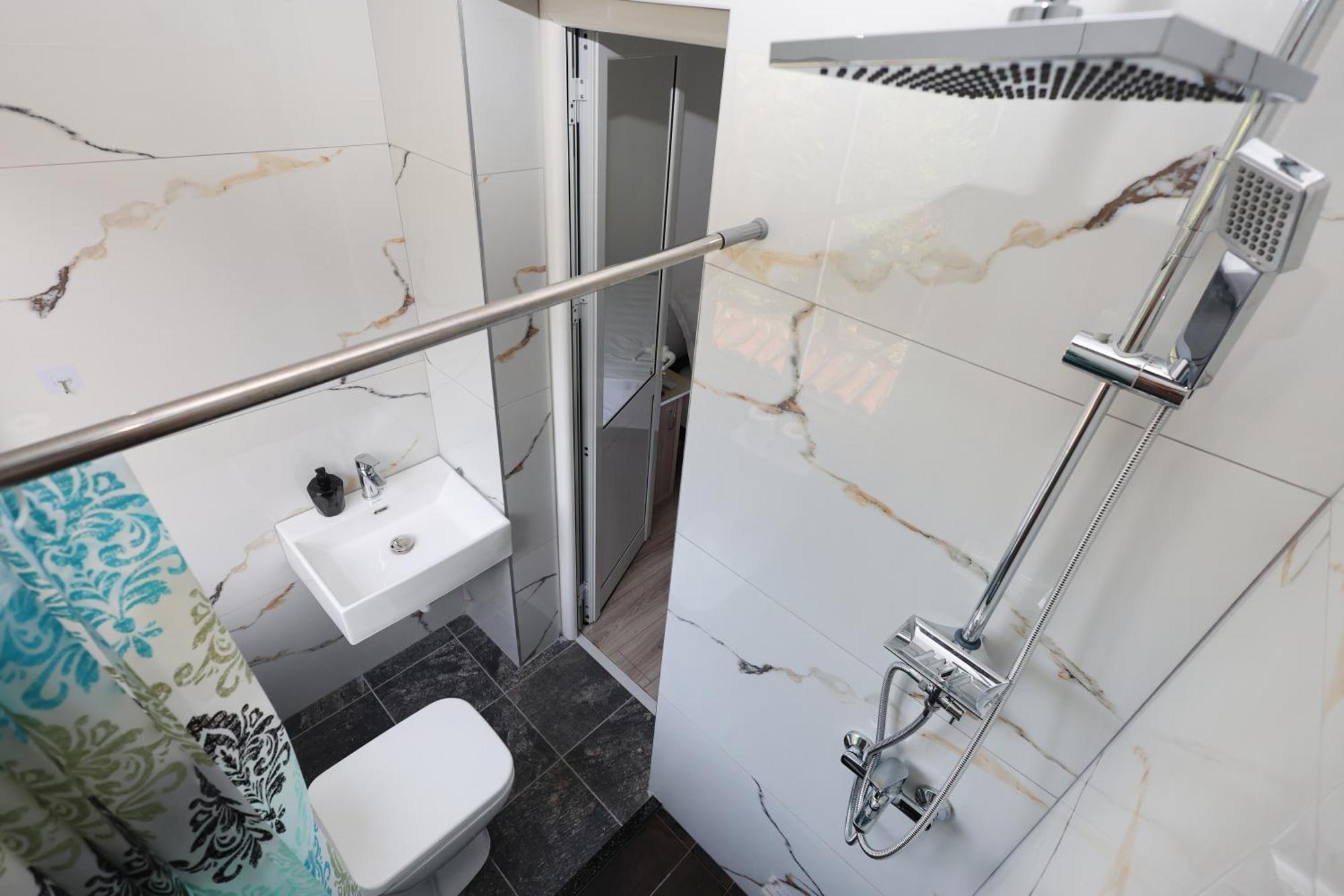 Guesthouse Noke Berat Bagian luar foto